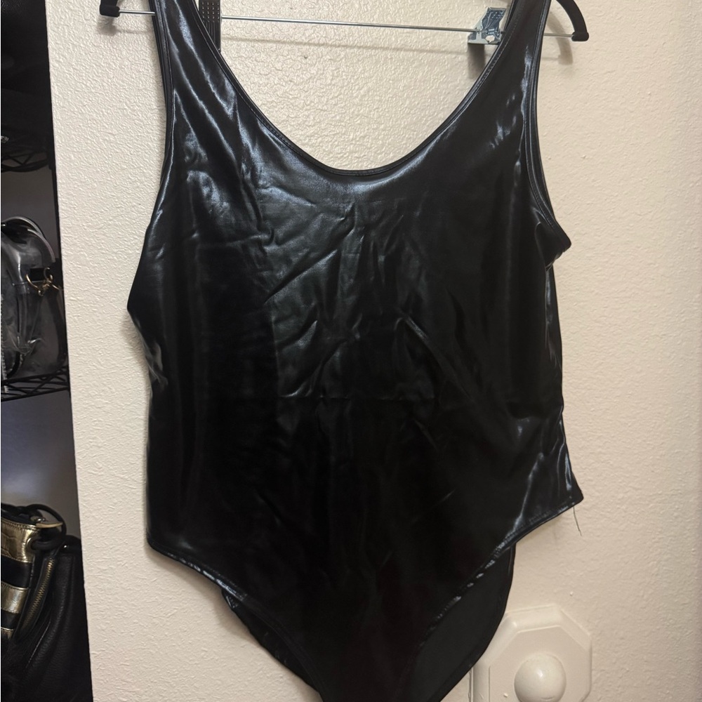 Black Sleeveless Women's Top